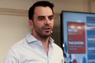 «Είστε βαθιά νυχτωμένοι»: Η οργισμένη απάντηση Χριστοδουλάκη για το δημοσίευμα των 9 εκατ. ευρώ