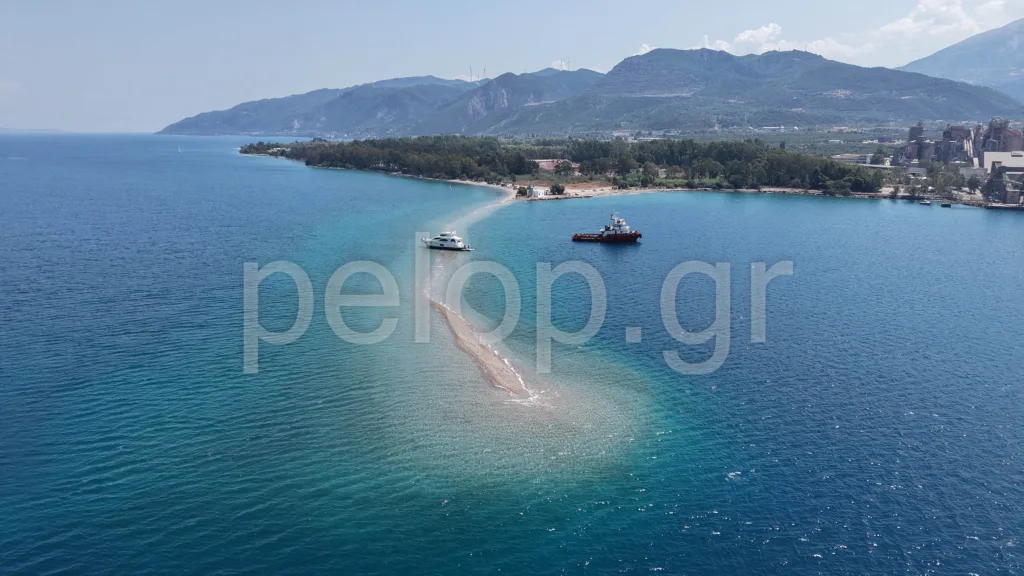 Πάτρα - Δρέπανο: Για τρίτη ημέρα συνεχίστηκε η επιχείρηση αποκόλλησης του πολυτελούς γιοτ Πάτρα - Δρέπανο: Για τρίτη ημέρα συνεχίστηκε η επιχείρηση αποκόλλησης του πολυτελούς γιοτ