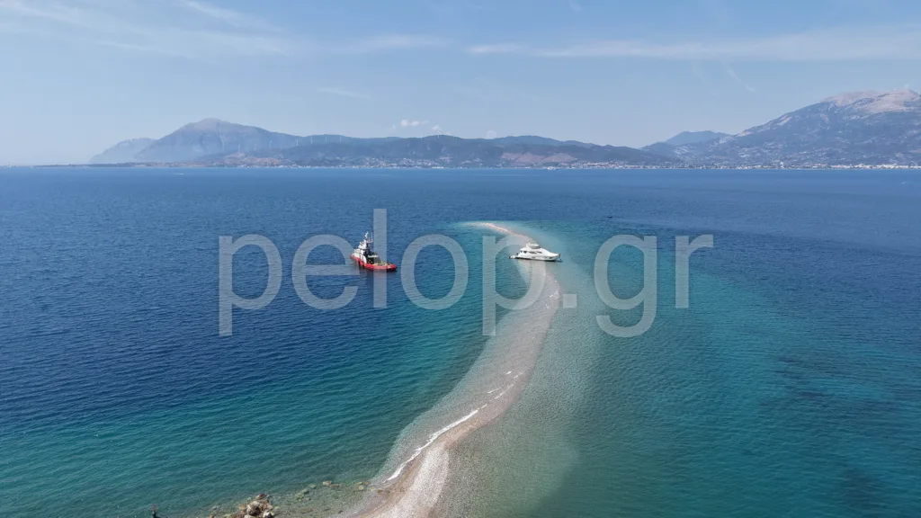 Πάτρα - Δρέπανο: Για τρίτη ημέρα συνεχίστηκε η επιχείρηση αποκόλλησης του πολυτελούς γιοτ Πάτρα - Δρέπανο: Για τρίτη ημέρα συνεχίστηκε η επιχείρηση αποκόλλησης του πολυτελούς γιοτ
