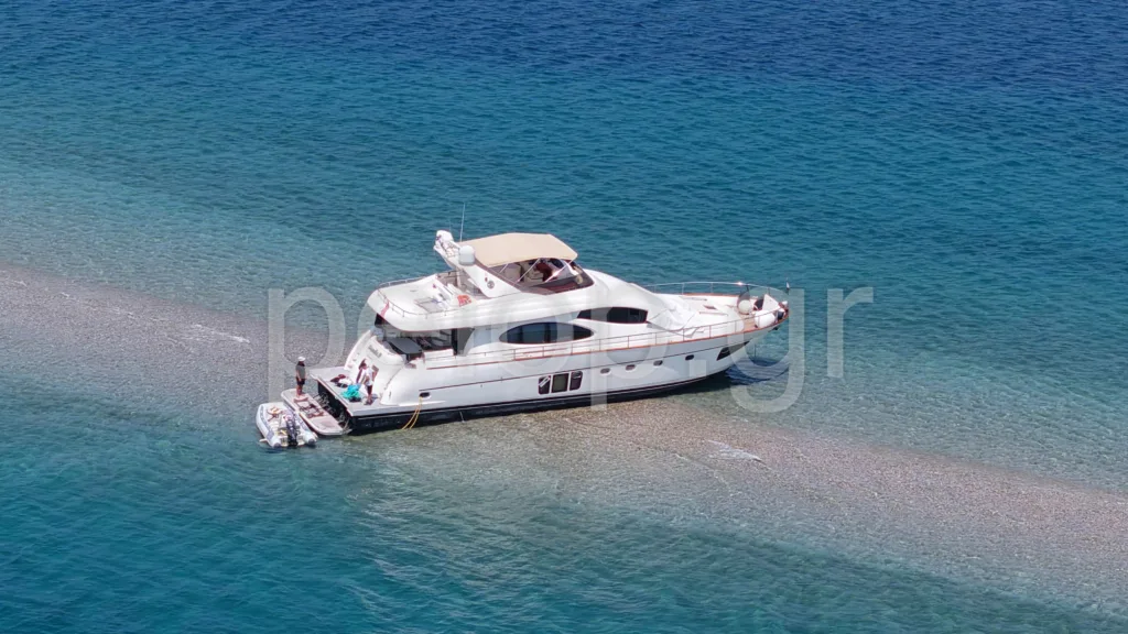 Πάτρα - Δρέπανο: Για τρίτη ημέρα συνεχίστηκε η επιχείρηση αποκόλλησης του πολυτελούς γιοτ Πάτρα - Δρέπανο: Για τρίτη ημέρα συνεχίστηκε η επιχείρηση αποκόλλησης του πολυτελούς γιοτ