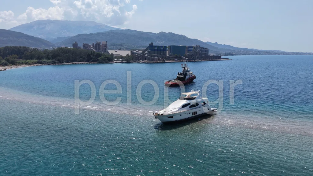 Πάτρα - Δρέπανο: Για τρίτη ημέρα συνεχίστηκε η επιχείρηση αποκόλλησης του πολυτελούς γιοτ Πάτρα - Δρέπανο: Για τρίτη ημέρα συνεχίστηκε η επιχείρηση αποκόλλησης του πολυτελούς γιοτ