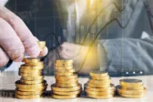 Τα αδρανή δισεκατομμύρια: 230,5 δισ. ευρώ σε καταθέσεις σχεδόν χωρίς επιτόκιο και μια παραγωγική βάση που διψά για κεφάλαιο