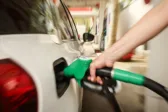 Καύσιμα και θέρμανση: Οι δύο ημερομηνίες που «κλειδώνουν» τις ανακοινώσεις – Τι μπλοκάρει τη μείωση του ΕΦΚ