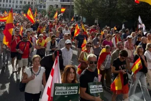 «Η Θέουτα δεν είναι προς πώληση»: Χιλιάδες στη Μαδρίτη ζητούν πρόωρες εκλογές