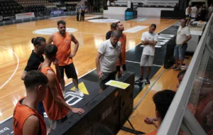 Εχει δρόμο να διανύσει η πρωτάρα ΑΕ Ροϊτίκων...