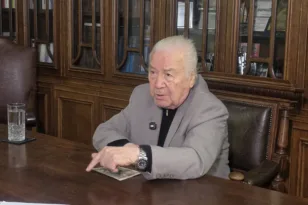 Γιαννάκης Λαμπρόπουλος: Ο Πατρινός με τα 11 εγγόνια, 11 δισέγγονα και ένα τρισέγγονο!