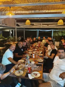 «Οικογενειακό» δείπνο για τα Αραχωβίτικα/Ακταίο