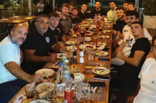 «Οικογενειακό» δείπνο για τα Αραχωβίτικα/Ακταίο