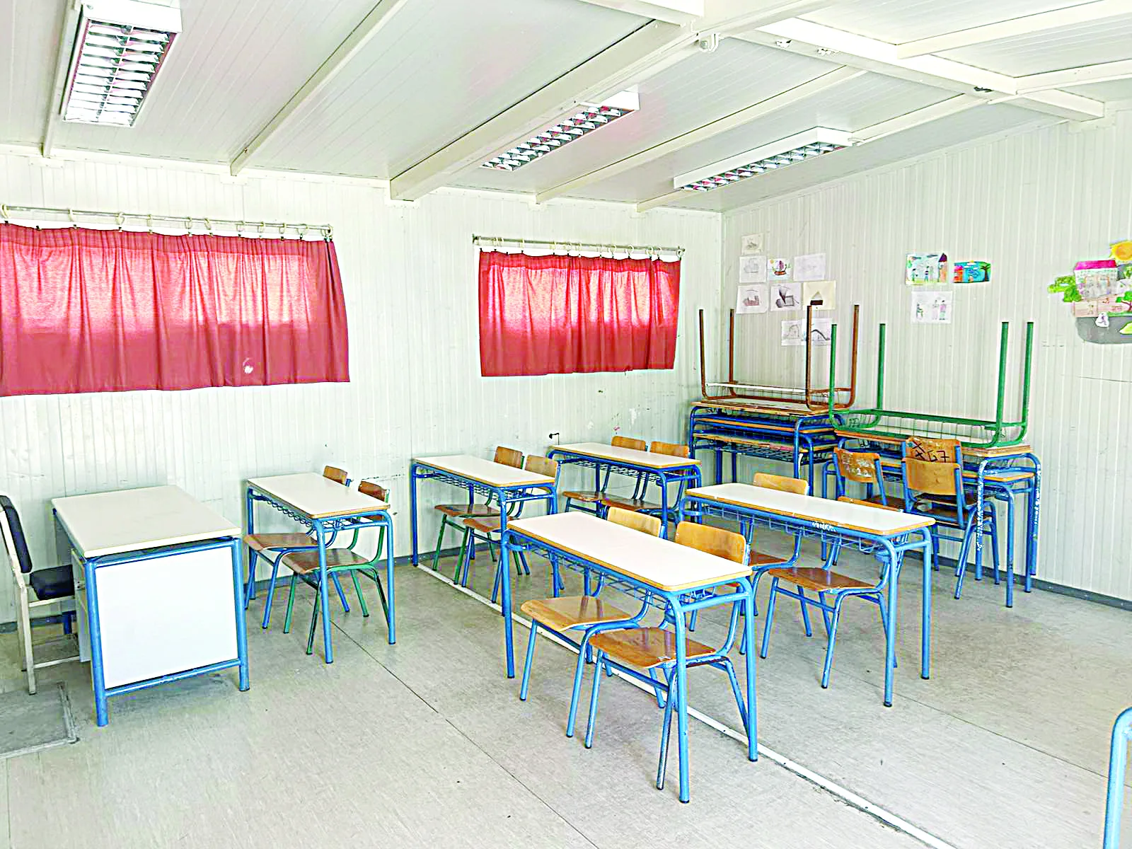 Συμπτύξεις τμημάτων σε κοντέινερ του 3ου Γυμνασίου: 18 χρόνια σχολείο σε κουτιά Συμπτύξεις τμημάτων σε κοντέινερ του 3ου Γυμνασίου: 18 χρόνια σχολείο σε κουτιά