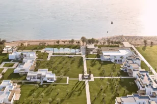 Μικρή άνοδο κατέγραψαν τα τουριστικά καταλύματα της Αχαΐας το καλοκαίρι
