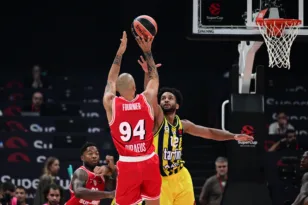 Ολυμπιακός – Φενέρ 92-90: Επική ανατροπή με Φουρνιέ και πρόκριση στον τελικό του Super Cup της Euroleague