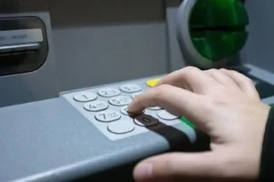 Η ανατομία μιας ηλεκτρονικής απάτης: Δίκη με 85 κατηγορούμενους, πώς δούλευε το κύκλωμα