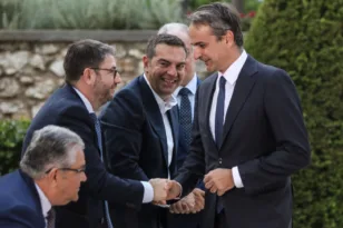 Δημοσκόπηση Real Polls: Στις 11,8 μονάδες η ψαλίδα ΝΔ–ΕΛΑΣ – Το 71,2% δεν «βλέπει» αυτοδυναμία
