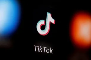 TikTok: Συμφωνία έως 300 εκατ. δολάρια – Μπαίνει όριο 2 ωρών στους εφήβους