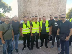 Θεσσαλονίκη: Δυναμικό «παρών» στη ΔΕΘ των αστυνομικών της Αχαΐας στην ένστολη πορεία, ΦΩΤΟ