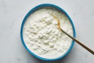 Γιαούρτι ή cottage cheese; Ποιο είναι πιο υγιεινό και ποιο έχει περισσότερη πρωτεΐνη