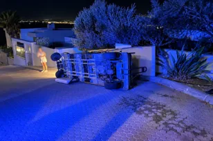 Κρήτη: Τροχαίο με όχημα τύπου γκολφ στο Μαλεβίζι – Δύο γυναίκες στο Βενιζέλειο, δύο συλλήψεις