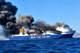 Blue Carrier 2: Νέα εικόνα μετά τη μεγάλη φωτιά – Τι συμβαίνει τώρα στο πλοίο