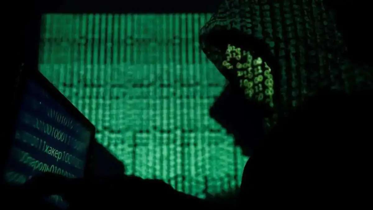 Θεσσαλονίκη: Έκλεβαν λογαριασμούς μέσω Dark Web και πλήρωναν Εφορία και ΔΕΗ – Πρώην ιερέας και αστυνομικός στους 7 καταδικασθέντες Χρήση ηλεκτρονικής τραπεζικής σε υπολογιστή για υπόθεση απάτης μέσω Dark Web
