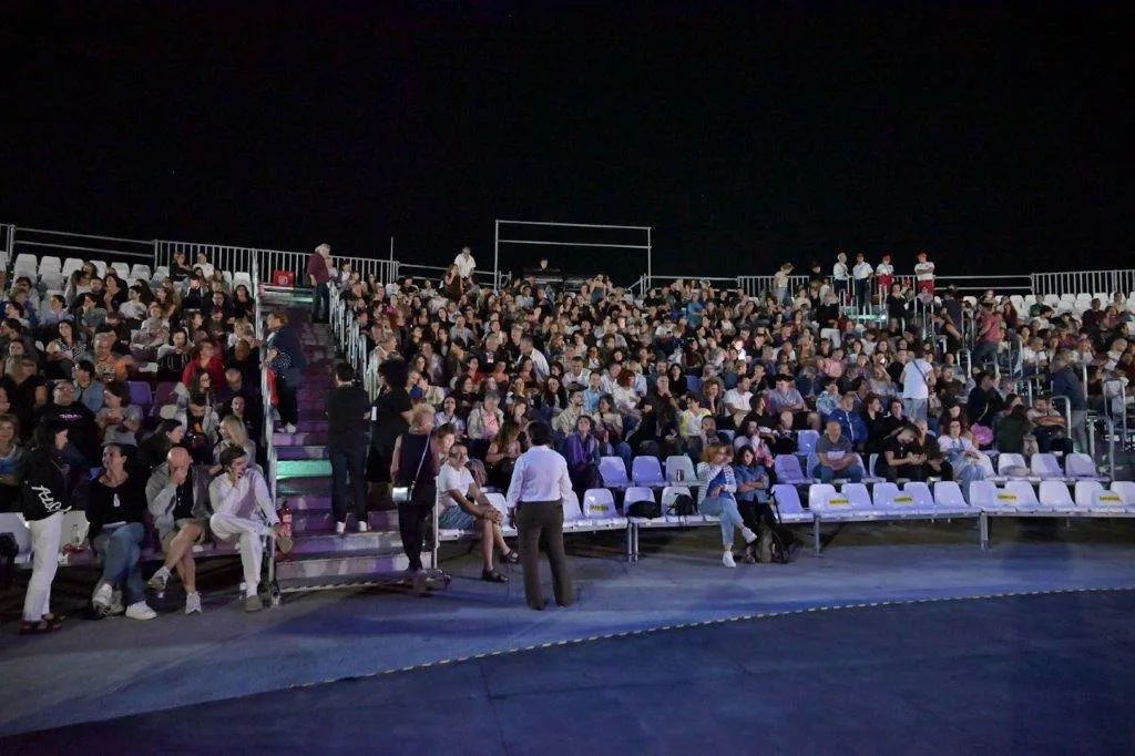 Χρήστος Θηβαίος στην Πάτρα: 30 χρόνια μουσικής σε μία βραδιά στο Θερινό Δημοτικό Θέατρο