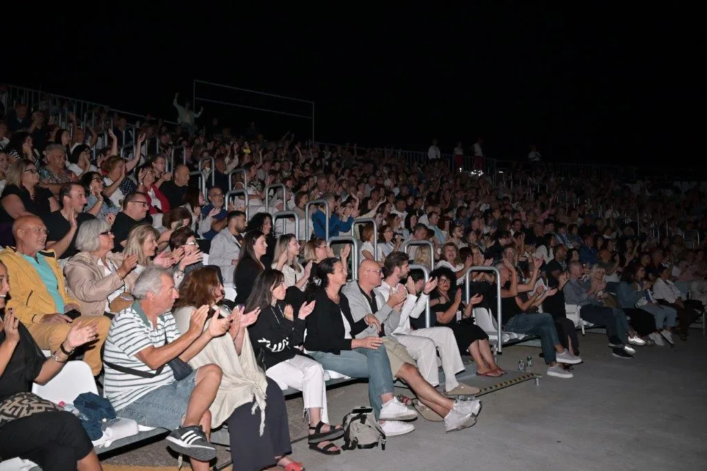 Χρήστος Θηβαίος στην Πάτρα: 30 χρόνια μουσικής σε μία βραδιά στο Θερινό Δημοτικό Θέατρο