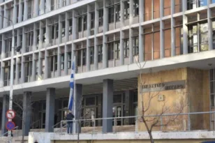 Θεσσαλονίκη: Ελεύθερος με περιοριστικούς όρους ο 14χρονος που μπήκε στο σχολείο με μαχαίρι
