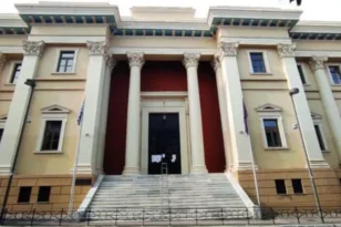 Δίκη-μαμούθ για ηλεκτρονικές απάτες: Ξεκίνησε στην Πάτρα, στο εδώλιο 85 κατηγορούμενοι