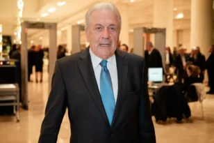 Qatargate: Τέλος στο ένταλμα για τον Δημήτρη Αβραμόπουλο – Πώς πήγε αυτοβούλως στις Βρυξέλλες
