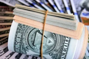 Αθήνα: Τρεις συλλήψεις για διακίνηση πλαστών χαρτονομισμάτων – Είχαν 434 κατοστάρικα δολάρια