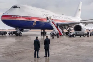 Το Boeing 747 που παραχώρησε το Κατάρ στις ΗΠΑ και χρησιμοποιείται για τις μετακινήσεις του Ντόναλντ Τραμπ