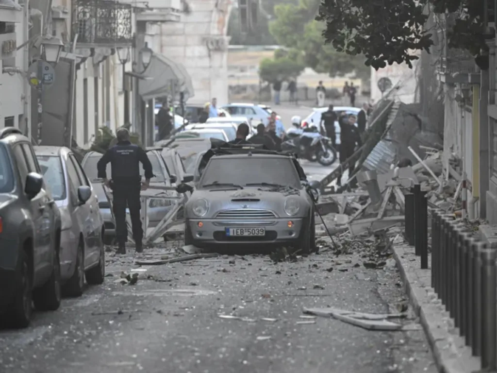 Έκρηξη στην Πλάκα προκάλεσε την κατάρρευση διώροφου κτιρίου Έκρηξη στην Πλάκα προκάλεσε την κατάρρευση διώροφου κτιρίου