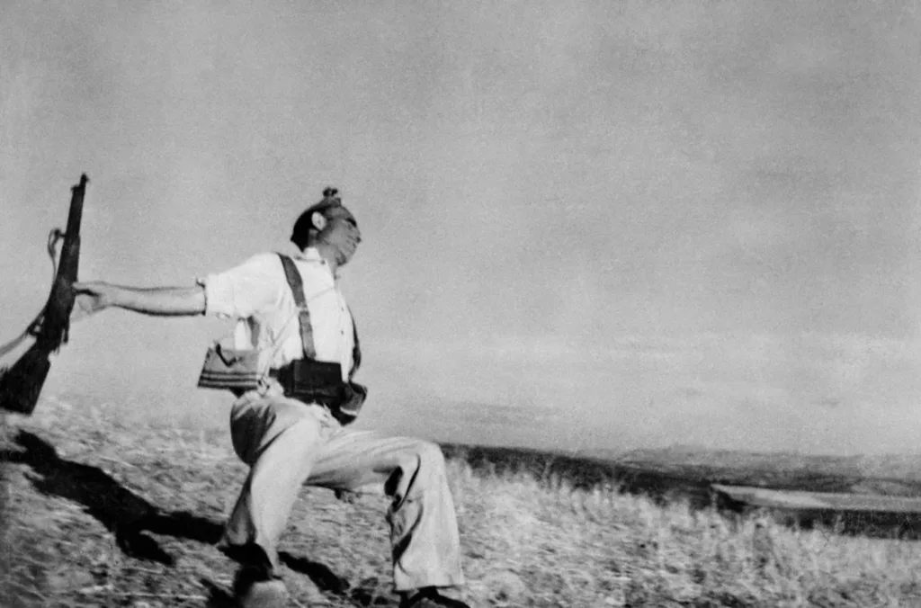 Κι αν την πιο διάσημη φωτογραφία του Robert Capa την τράβηξε η Gerda Taro; Η φωτογραφία Falling Soldier που αποδίδεται στον Robert Capa