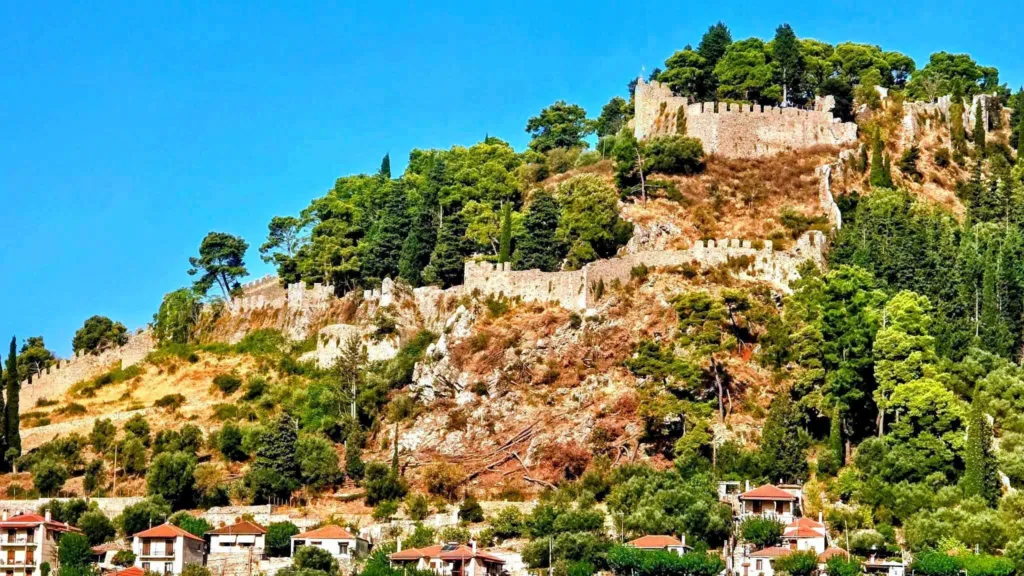 «Καράφλιασε» ο λόφος στο Κάστρο της Ναυπάκτου - Δεν σκέφθηκαν τον χειμώνα… «Καράφλιασε» ο λόφος στο Κάστρο της Ναυπάκτου - Δεν σκέφθηκαν τον χειμώνα…
