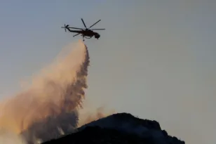 Φωτιά στην Ηλεία: 6 αεροσκάφη στη Σκιλλουντία – Επιχειρούν 38 πυροσβέστες