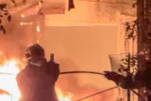 Έγινε στάχτη αποθήκη: Ολονύχτια μάχη με τις φλόγες στο Βαρθολομιό, μεγάλος ο κίνδυνος