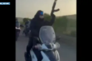 Σικελία: Κούρσα αλόγων με Καλάσνικοφ και πυροβολισμούς ΒΙΝΤΕΟ