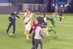 Ουρουγουάη: Κουκουλοφόροι οπαδοί μπήκαν στο γήπεδο και την …έπεσαν σε παίκτες ΒΙΝΤΕΟ