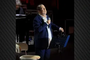 Γιάννης Πάριος: Αποχαιρέτησε τον Γιώργο Μαζωνάκη επί σκηνής – «Το τραγούδι ήταν για εκείνον»
