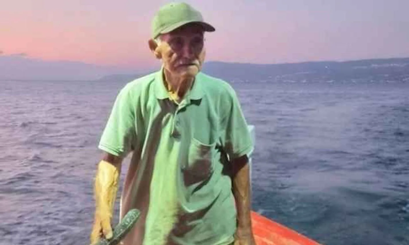 Στην εύβοια ο 92χρονος καπετάν δημήτρης πολυζωίδης διεκδικεί θέση στο βιβλίο γκίνες Στην εύβοια ο 92χρονος καπετάν δημήτρης πολυζωίδης διεκδικεί θέση στο βιβλίο γκίνες