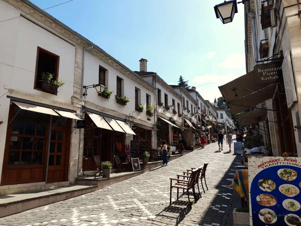 Μόλις 4 ώρες από την Πάτρα κρύβεται μια από τις πιο ιδιαίτερες πόλεις των Βαλκανίων Μόλις 4 ώρες από την Πάτρα κρύβεται μια από τις πιο ιδιαίτερες πόλεις των Βαλκανίων