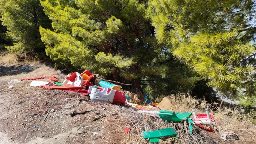 Πάτρα: «Εγκλημα» στη Γούβα - Ναρκωτικά, διαλυμένοι κάδοι, σπασμένη παιδική χαρά Πάτρα: «Εγκλημα» στη Γούβα - Ναρκωτικά, διαλυμένοι κάδοι, σπασμένη παιδική χαρά
