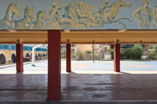 Από μια μουτζούρα σε 40 τοιχογραφίες: Το γυμνάσιο της Κυψέλης που έβαλε χρώμα στην Ιστορία