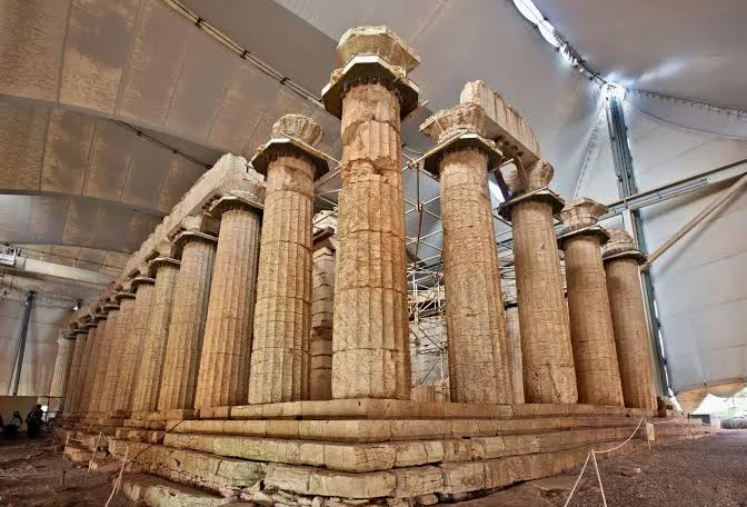 Στο σταυροδρόμι τριών νομών κρύβεται ένα χωριό της Πελοποννήσου που αξίζει να ανακαλύψεις αυτό το φθινόπωρο Στο σταυροδρόμι τριών νομών κρύβεται ένα χωριό της Πελοποννήσου που αξίζει να ανακαλύψεις αυτό το φθινόπωρο
