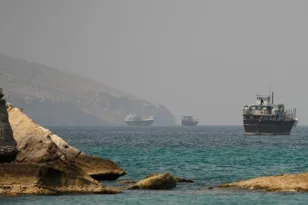 Νέο «χτύπημα» στα Στενά του Ορμούζ: Πυραυλική επίθεση σε δεξαμενόπλοιο – Δύο τραυματίες