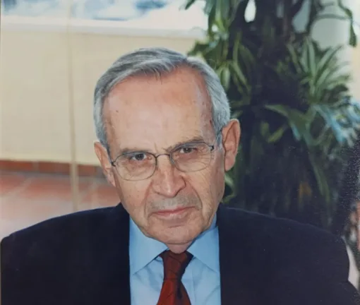 Έφυγε από τη ζωή ο Βασίλης Οικονόμου – Η ζωή του ανάμεσα στην Πάτρα, το Καμερούν και τη Γαλλία