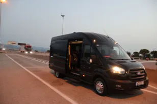 Ο Συνεταιρισμός Ταξί Express Πάτρας 450000 αναβαθμίζει τις ομαδικές μετακινήσεις με νέο 18θέσιο Mini Bus