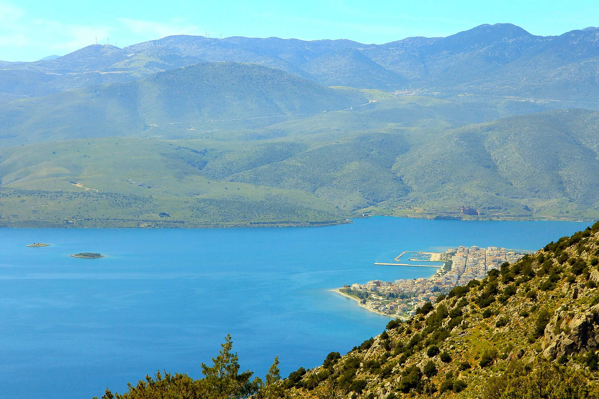 Πανοραμική άποψη της Ιτέας και του Κρισσαίου κόλπου από ψηλά
