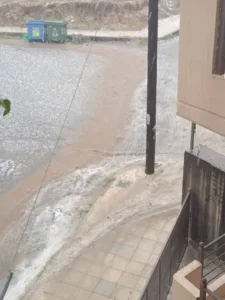 Ξαφνική βροχή και χαλαζόπτωση «έπνιξαν» το Αγρίνιο, ΦΩΤΟ Ξαφνική βροχή και χαλαζόπτωση «έπνιξαν» το Αγρίνιο, ΦΩΤΟ