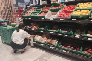 Φθηνότερο το καλάθι της Κατερίνας: Η «Π» μπήκε στο σούπερ μάρκετ και μέτρησε τις μειώσεις
