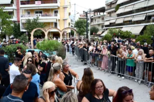 Γιώργος Μαζωνάκης: Στην «παλιά του γειτονιά» για λαϊκό προσκύνημα - Πλήθος κόσμου στη Νίκαια